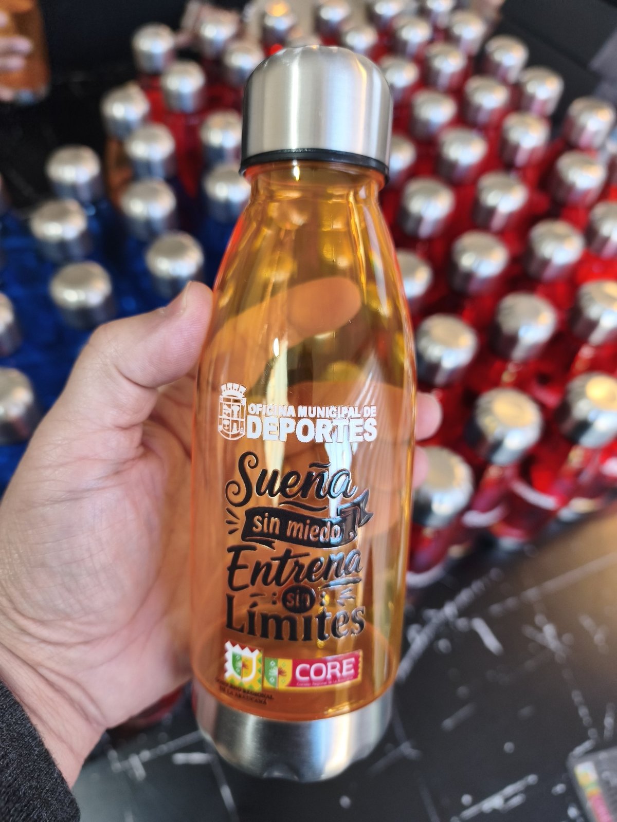 Botella deportiva naranja personalizada