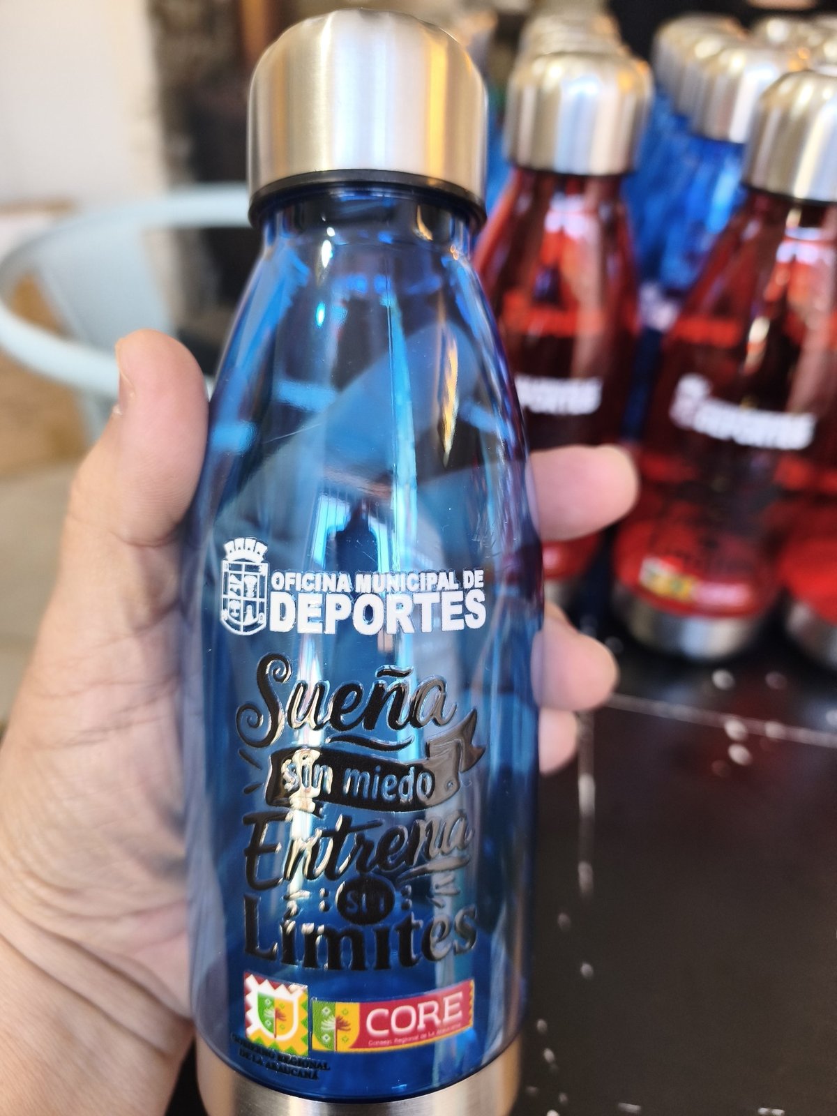Botella deportiva azul personalizada