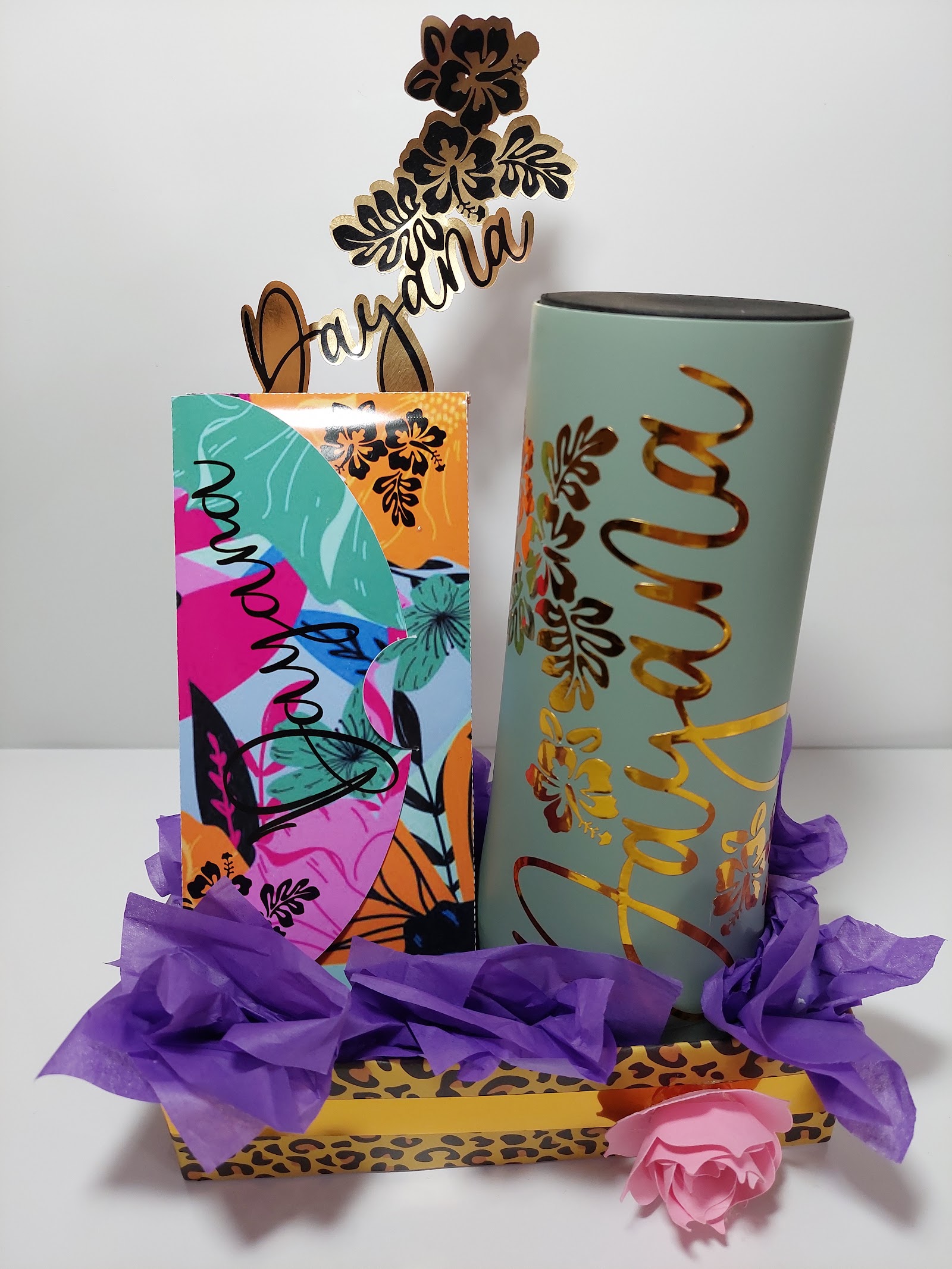 Set de regalo con botella y taza con nombre