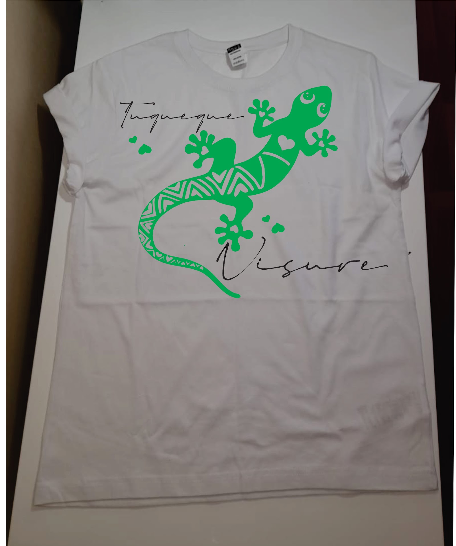 Polera con geco verde