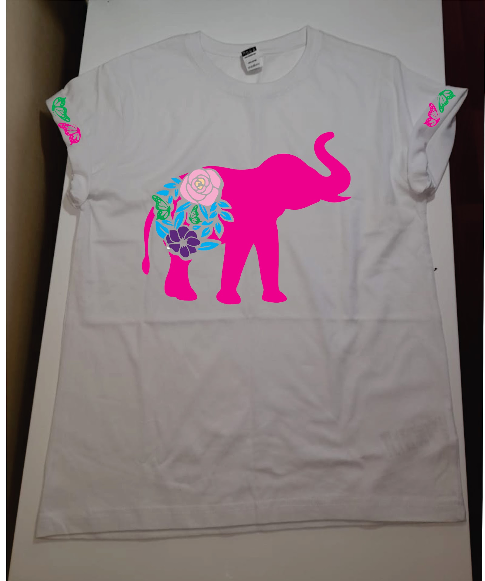 Polera con elefante floral