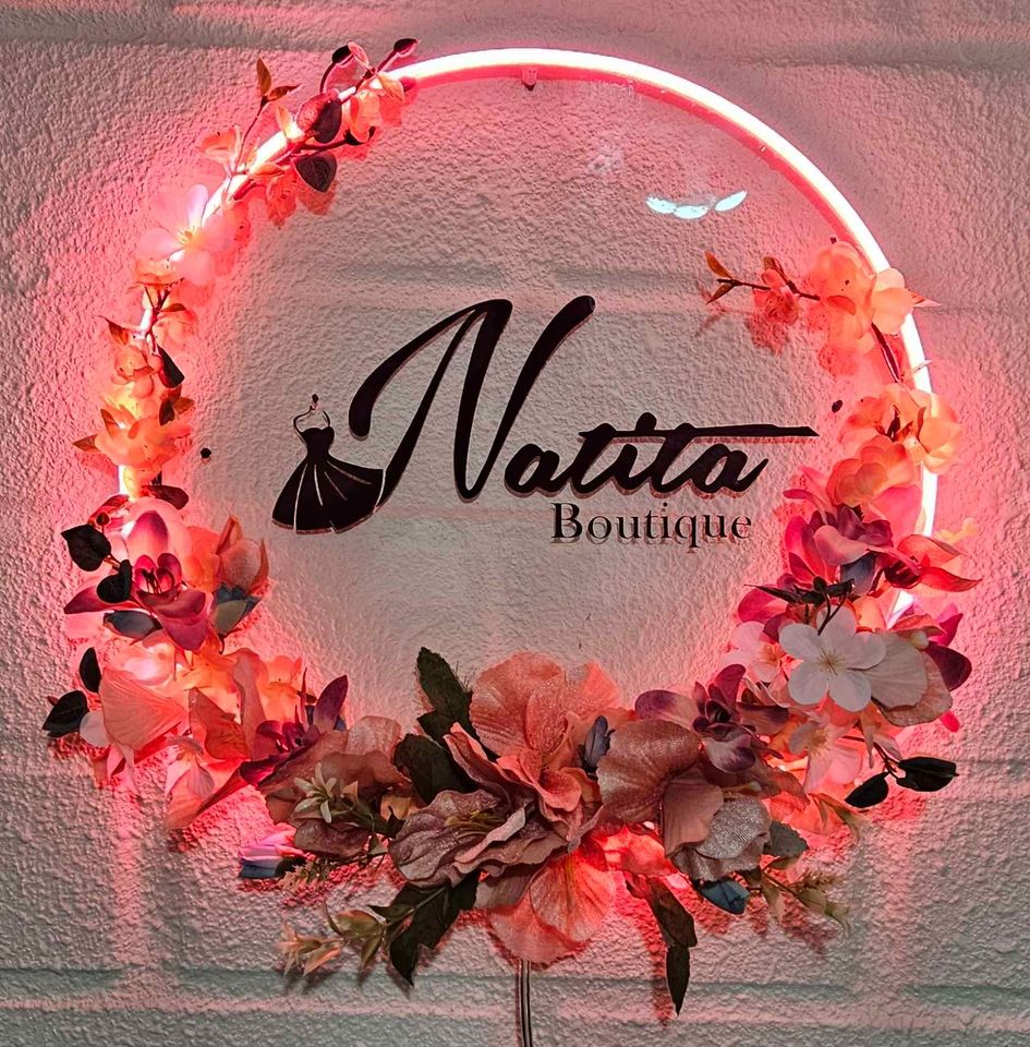 Letrero neón fucsia para boutique