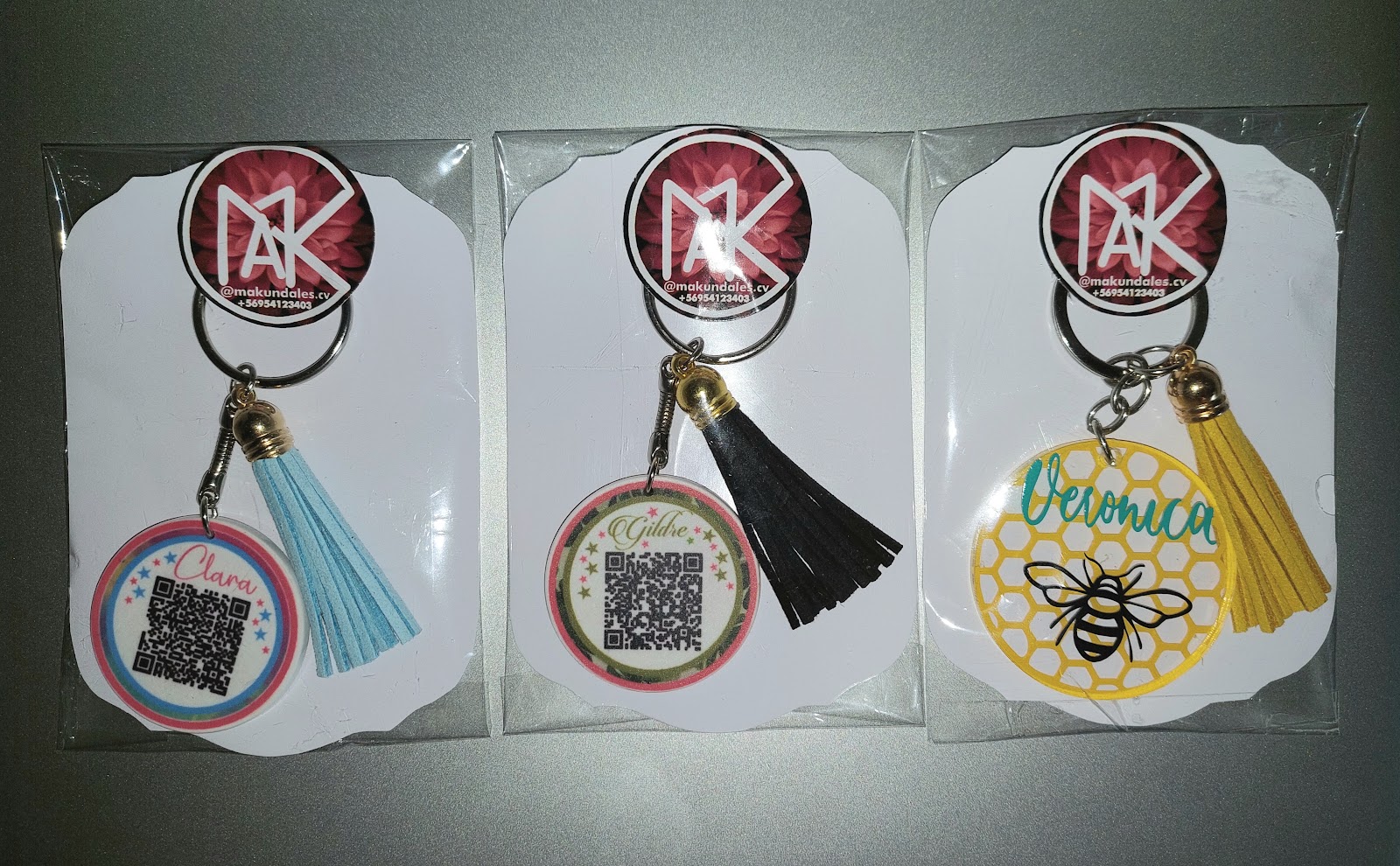Llaveros de acrílico con logo y borla