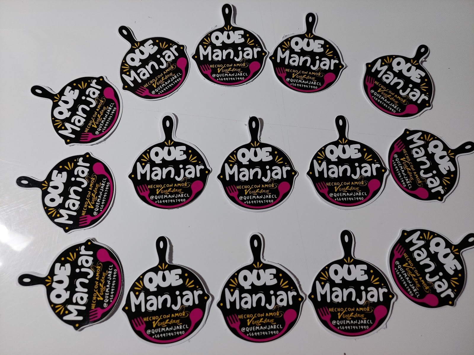 Plancha de stickers troquelados con logo