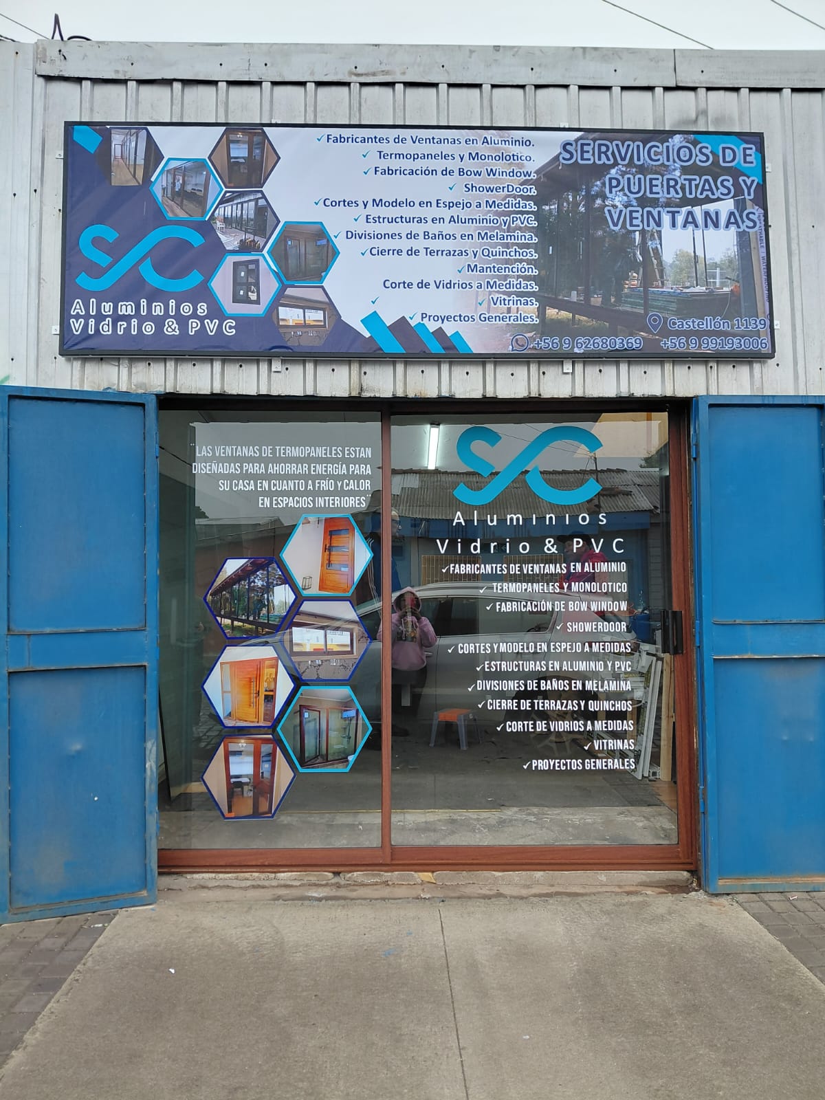 Vitrina rotulada con vinilo para empresa de aluminios